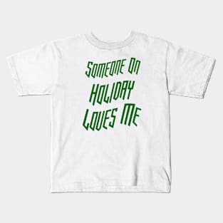 Someone On Holiday Loves Me (Romantic, Aesthetic & Wavy Green Cool Font Text) Kids T-Shirt